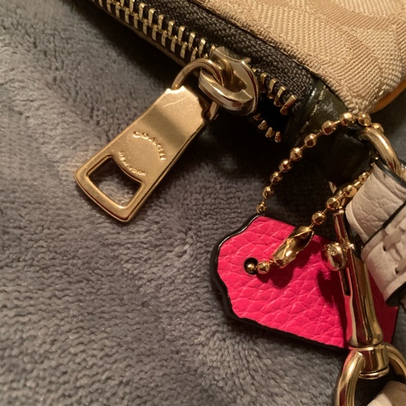 Wristlet - Picture 8 of 8